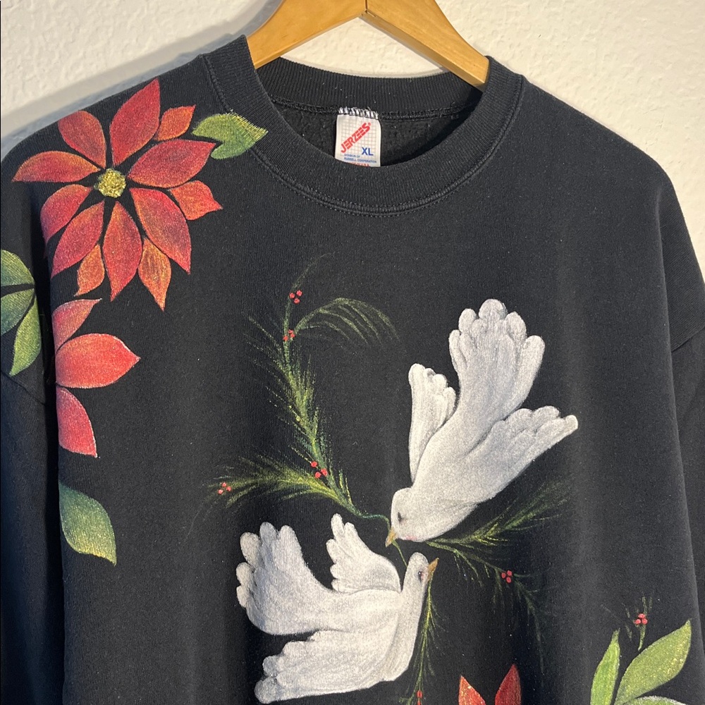 Jerzees‎ Black Sweatshirt with Festive Design - Picture 2 of 6